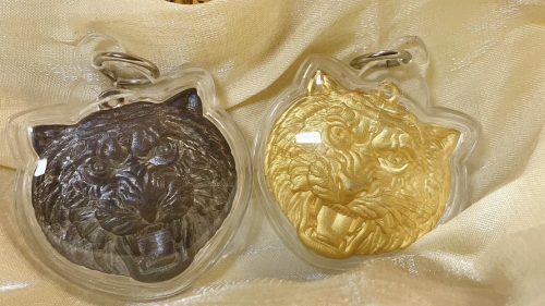 【龍婆本廟-龍婆本 猛虎虎首-黑/金各一】