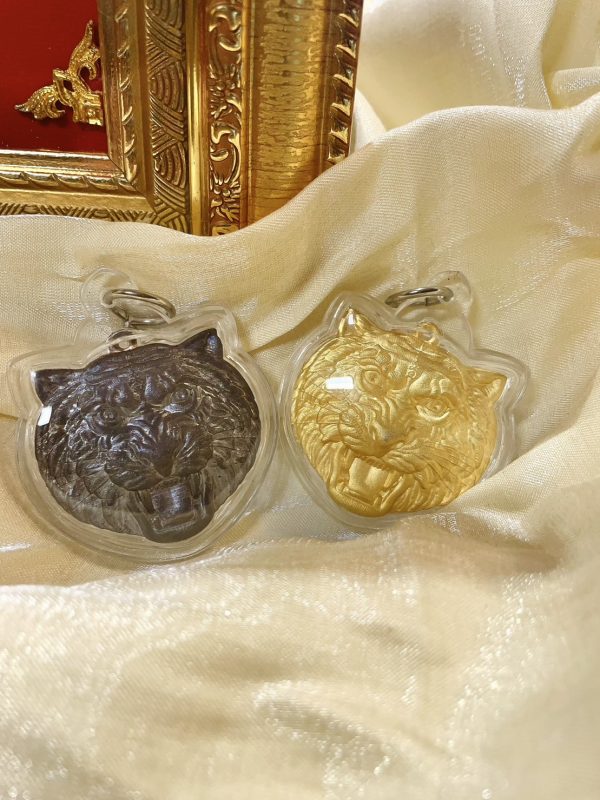 【龍婆本廟-龍婆本 猛虎虎首-黑/金各一】